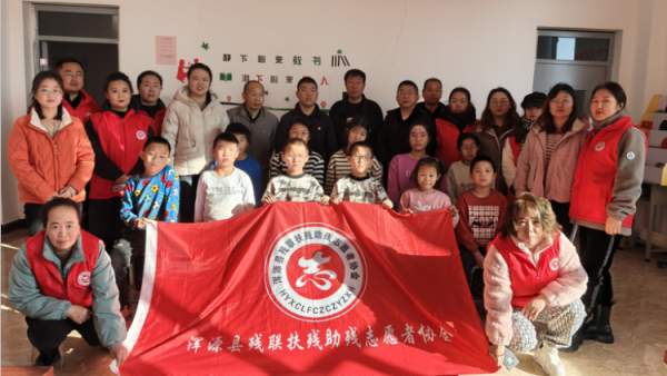 暖冬行动送温暖爱心助学共成长 浑源县残联扶残助残志愿者协会去千佛岭中庄铺中心校开展暖冬助学活动
