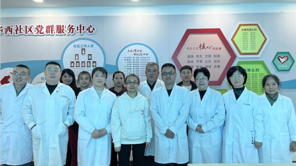 尖草坪区兴华西社区的医疗福音----霍素文医疗团队的诊疗活动以饱满的热情迎接每一位前来就诊的居民