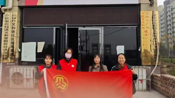 介休市敬老协会敬老爱老助老行动2024年11月23日在连福镇义和堡小区为老人们免费理发