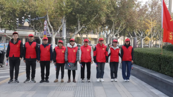 文明交通志愿者风采依旧临汾市文明交通志愿者协会文明交通常态化劝导活动已经进行了153天了