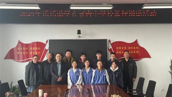 爱心传递温暖校园太原市乐乐助学团队去五台中学公益行捐助品学兼优家庭困难学生共计15000元助学金