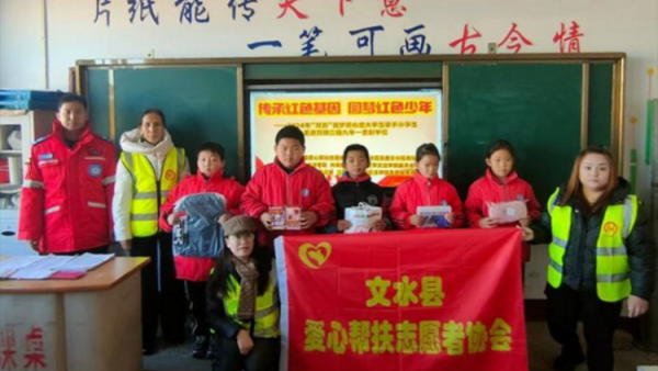 文水县爱心帮扶志愿者协会开展2024年“双百”圆梦微心愿大学生牵手小学生走进刘胡兰镇九年一贯制学校成功“派送”109个儿童的微心愿