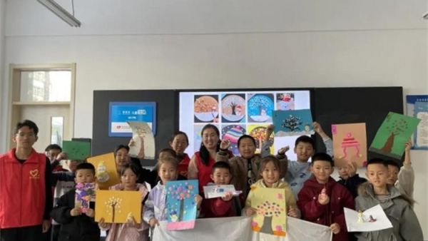 粘土演绎冬日童话陪伴传递爱与希望 吕梁市离石区青年志愿者协会志愿者走进了儿童服务站编织关于陪伴梦想与希望的故事