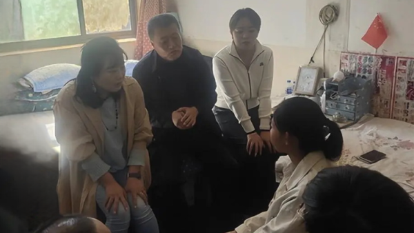 山西省太原市山西碧云科贸公司的创始人田艺：拥有爱心的企业家更幸福在获得事业成功的同时不忘在公益事业中投入一份爱心