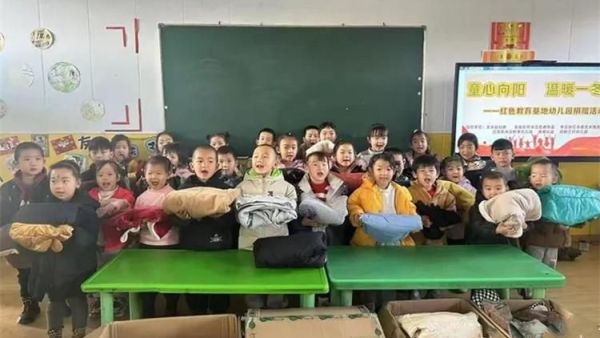 “衣旧情深，温暖传递”——文水县爱心帮扶志愿者协会向刘胡兰村幼儿园捐赠旧衣物活动