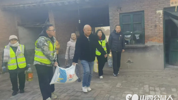 助力困难家庭点亮微心愿 晋中市太谷区心连心志愿者协会、晋中市太谷区社会救助服务中心前往太谷区困境儿童家庭走访慰问