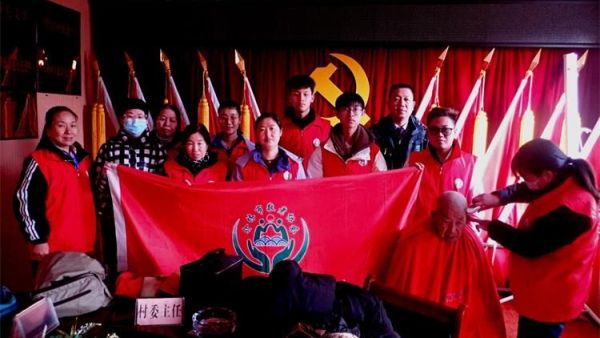 2024年12月7日介休市敬老协会“孝善行”之敬老爱老助老行动在义棠镇北角头村服务老人