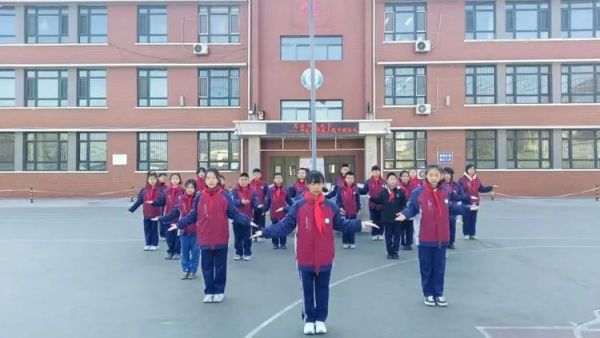 宪法伴我成长----太原市呼延小学举办宪法日活动让学生更好地了解宪法知识引导学生成为自觉遵守者和坚定捍卫者