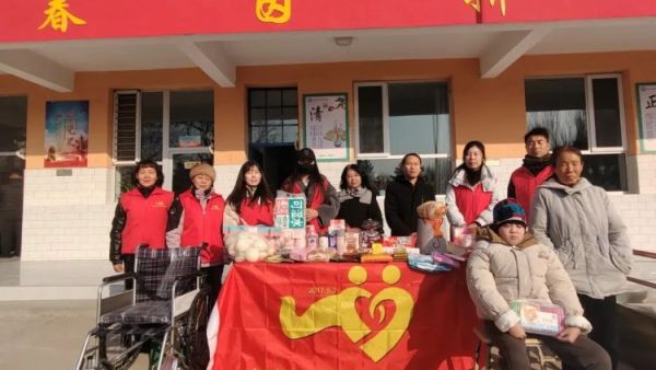 忻州市爱心公益协会志愿者走进新路小学为特殊儿童李梓豪送温暖献爱心赠送手动轮椅