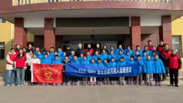 “速冻”模式里的温暖包,在下雪前一天到达了这里 吕梁市离石区青年志愿者协会给离石区西蜀巴小学的困境中的孩子们送去了温暖包
