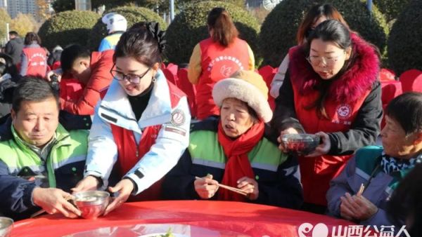 冬至暖人心饺子传真情 盐湖区第一时间志愿者协会主办冬至志愿服务活动快递员等新就业群体以及环卫工人们共度这一传统节日感受冬日里的温暖与关怀