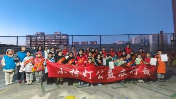 冬至绘梦残健融饺香情暖艺韵浓 太原市小桔灯小志愿者们走进太原市安健儿公益服务中心与中心的残障孩子们共同举办了一场以冬至为主题的活动