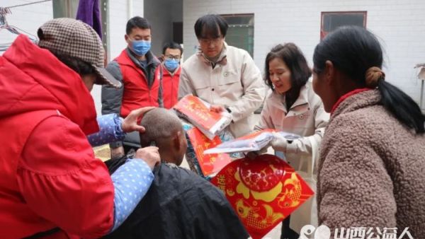 温暖过冬幸福过年盐湖区第一时间志愿者协会困难群众新春慰问活动在三路里镇正式拉开帷幕