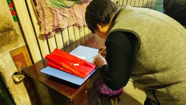 新春慰问送温暖情系低保老人(纪实二)介休市敬老协会新春访贫慰问活动向全市346位低保老人每人赠送20斤精粉10斤大米