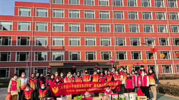 太原市烛光志愿服务中心开展新春入户走访一老一小阳光陪伴慰问活动来到比家美养护院看望老人们