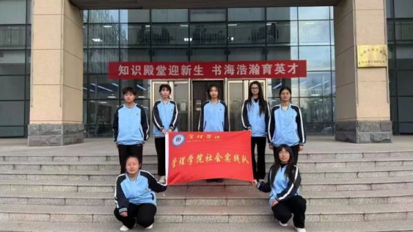 山西应用科技学院学生志愿者春节前去养老院慰问老人去独居老人家里帮忙整理卫生