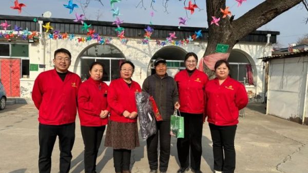 太原市比家美养老院党支部春节慰问煤机社区、长江社区与窑庄村共十七位特困老人寒冬送暖显真情