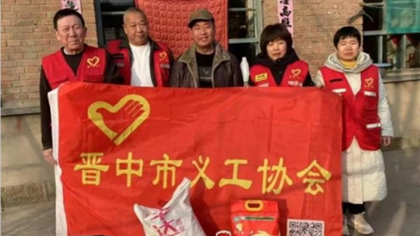 晋中市义工协会开展结对帮扶.新春走基层关爱困难群体志愿服务活动分17个新春志愿小组给全市特殊人群家庭送上米面油