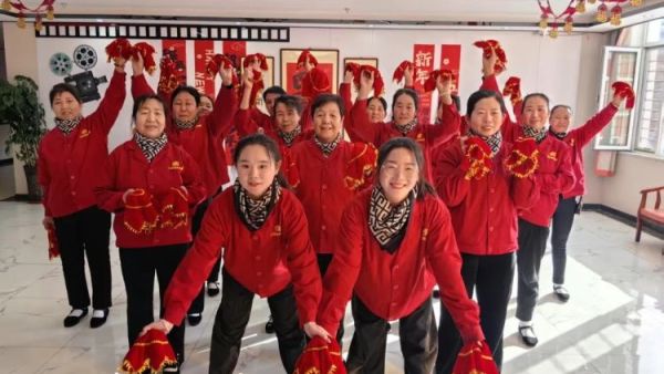 太原市杏花岭区比家美慈爱养护院蛇年联欢会用一场精彩的联欢迎接即将到来的大年初一