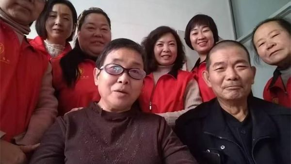 阳泉市义工联合会志愿者到平定水磨湾服务张翠兰大姐给大姐准备了过年的猪肉韭菜馅饺子