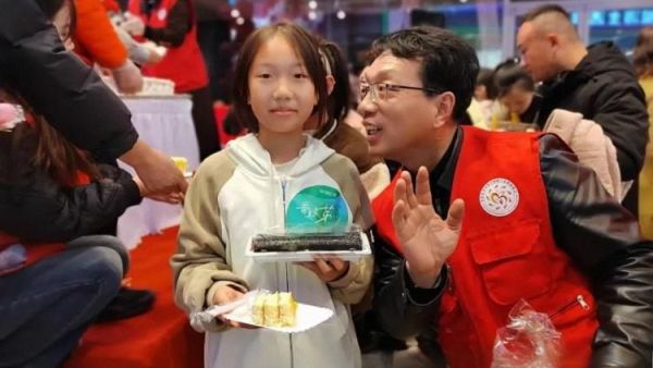 长治市善泽留守困境儿童救助协会的秘书长宇景旺老师用爱与国学点亮留守困境儿童的心灵之光