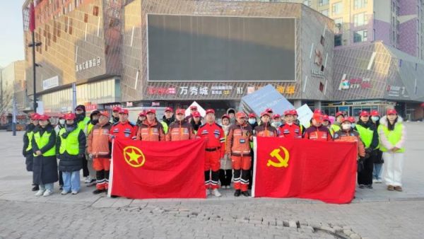 青春志愿力量为“社火表演”添把火.晋中新青年高校志愿者联合服务中心志愿者在行动…..