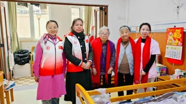 尊老敬老爱洒天津爱老孝老情系三晋 长治市正能量公益协会海燕教育培训团队志愿者前往天津市敬老院慰问住院老人