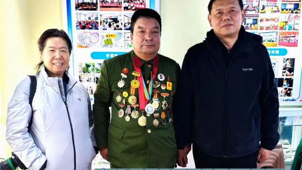 小店区摄影工作者协会组织摄影师跟随赵海生学雷锋志愿者团队走进小店区育杰小学用镜头书写新时代的雷锋故事