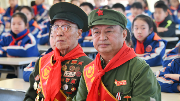 锋火相传红领巾志愿闪耀新时代 太原市双塔北路小学举办学习雷锋精神活动邀请雷锋宣讲团山西分团演讲