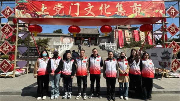 千年门庭非遗创生 长治市正能量公益协会携手颐龙湾社区志愿者助力文化集市绽放光彩