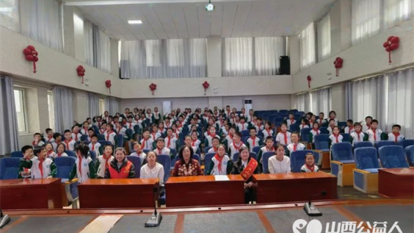 2025年3月26日山西慈善楷模冯丽、全国三八红旗手李学花走进忻州市长征小学西校区做＂学雷锋＂先进事迹宣讲会