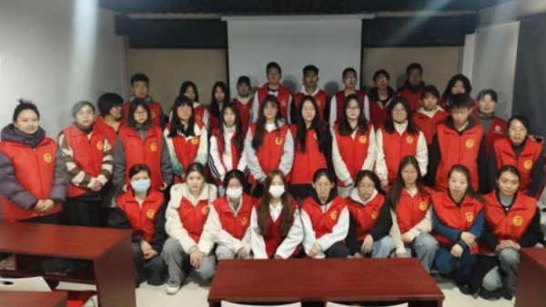 临汾市文明交通志愿者协会与商会、社区联合举办交通安全培训活动为社区居民普及全面且实用的交通安全知识