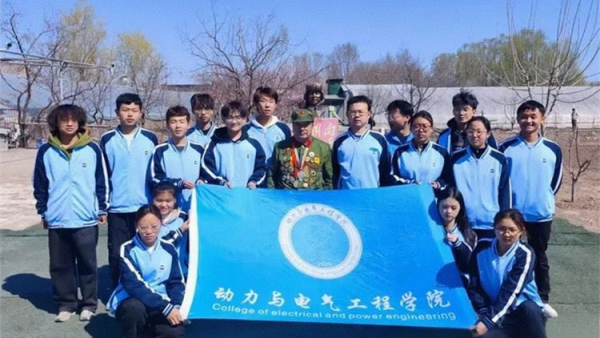 学雷锋树新风育新人 山西省文化发展基金会工会组织注册志愿者30多人再次走进赵海生爱心菜园开展学雷锋见行动活动