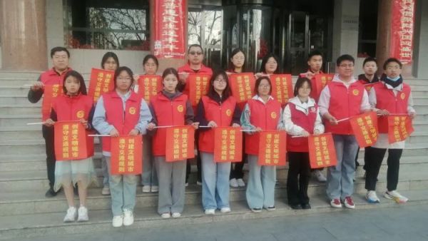 爱临汾赢未来盔护出行带来平安----临汾市文明交通志愿者协会开展常态化文明交通劝导活动