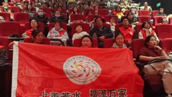 清明时节爱满影城 长治市善泽留守困境儿童救助协会携万达广场亲子观影活动免费服务留守困境儿童这一群体