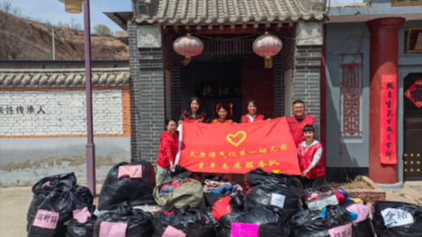 还记得三月雷锋日吗？爱的回执来了！太原煤气化第一幼儿园携太原龙城义工开展衣物捐赠活动让承载着孩子们以及大朋友们的爱心衣物传递到需要的人手中