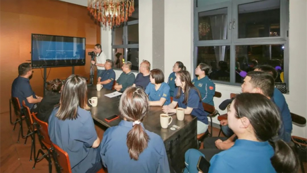 书香浸润公益初心｜吕梁蓝天救援在吕梁市城南工业主题公园举办“蓝天之光”读书分享会