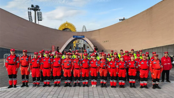 怡然见晋中遇见花火夜 晋中新青年高校志愿者联合服务中心志愿服务保障活动安全举行