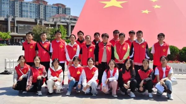 文明交通进社区普法宣传润民心 临汾市文明交通志愿者协会携手交警支队开展普法宣传活动