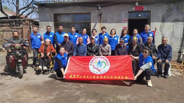 感党恩听党话跟党走庆五一劳动节弘扬劳模精神 长治市小雨点公益志愿者协会组织了5月份主题党日活动