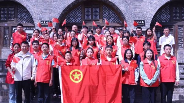 五四青年节以青春之名赴时代之约！吕梁市离石区青年志愿者协会团委组织团员青年前往高家沟高级军事纪念馆开展五四主题团日活动