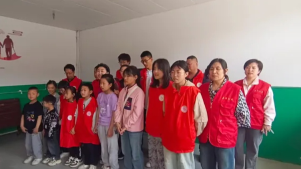 五一劳动节期间长治市善泽留守困境儿童救助协会组织了一场别开生面的“劳动播种希望，爱心温暖夕阳”主题活动