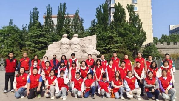 筑牢安全防线一盔一带守护万家平安 临汾市文明交通志愿者协会开展安全守护行动将文明出行理念播撒到城市每个角落