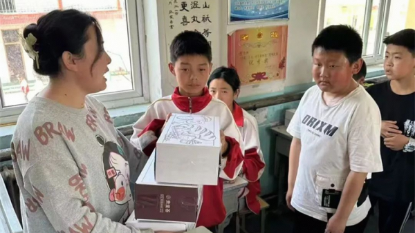 营养早餐助力困境儿童成长 长治市阳光困境儿童帮扶协会去沁县西关小学发放“尝尝幸福的味道”公益项目“营养早餐”