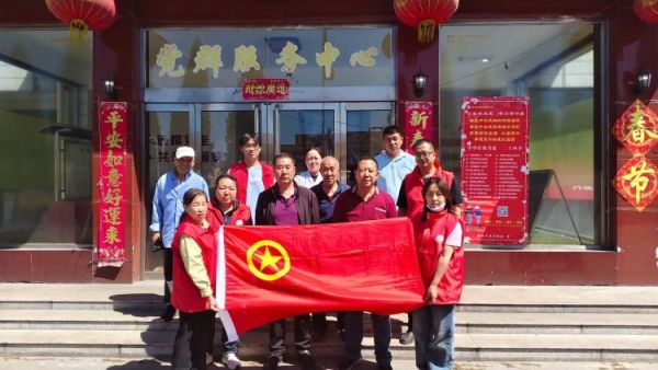 介休市敬老协会5月17日“孝善行”之敬老爱老助老活动在义安镇洪相村举行为老人们理发及眼科检查