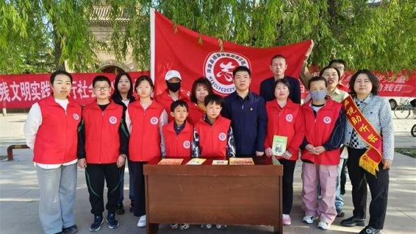 浑源县残联开展第三十五个全国助残日宣教活动 浑源县残联扶残助残志愿者协会志愿者发放宣传手册向群众传递扶残助残理念以及残疾人保障相关政策