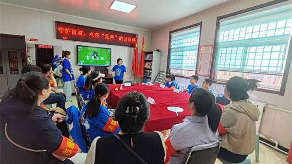 太原市儿童友好促进会儿童公益专委会小志愿者5.18助残日开展守护盲道点亮“无声”的回家路活动