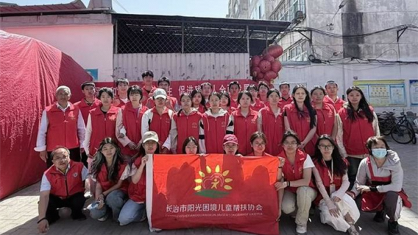 长治市阳光困境儿童帮扶协会2025年5月17日在潞州区常青街道角沿村开展助残日志愿服务活动服务残疾人为残疾人义剪义诊