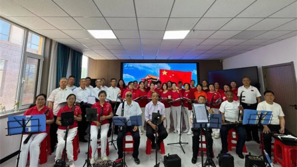 艺韵展风华：五社联动共绘民族团结新画卷吕梁市离石区青年志愿者协会联合尉汾路社区组织社区文艺团队和鸣乐团编排演出文艺节目