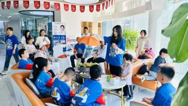 童心撑起一片晴太原市儿童友好促进会儿童公益专委会太原儿童给环卫工人爱心伞捐赠行动全记录感谢山西众植齿科医院为环卫工人捐献300把爱心伞